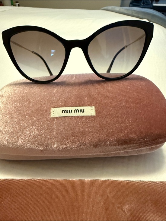 Miu Miu Black Cat-Eye Sunglasses with Gradient Lenses